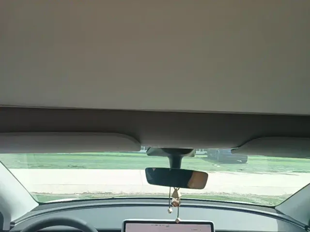 Tesla Model Y — Фото автомобиля 17