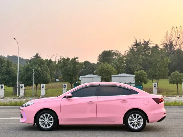 Roewe i5 — Фото автомобиля 4