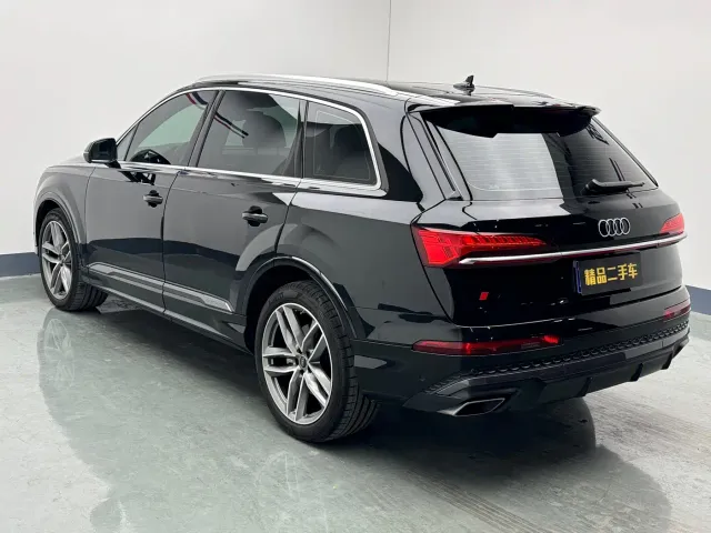 Audi Q7 — Фото автомобиля 6