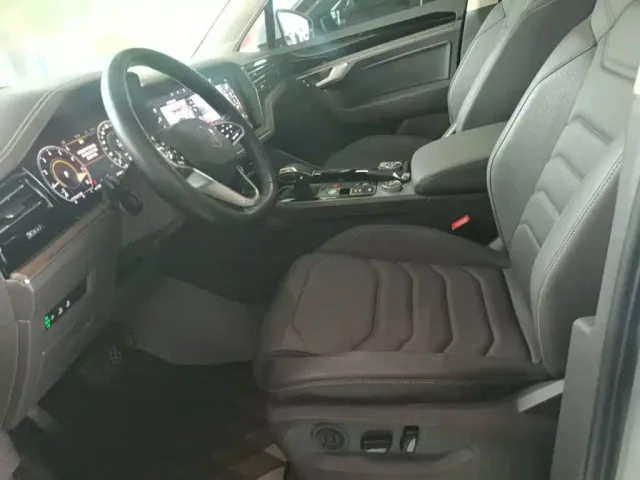 Volkswagen Touareg — Фото автомобиля 14