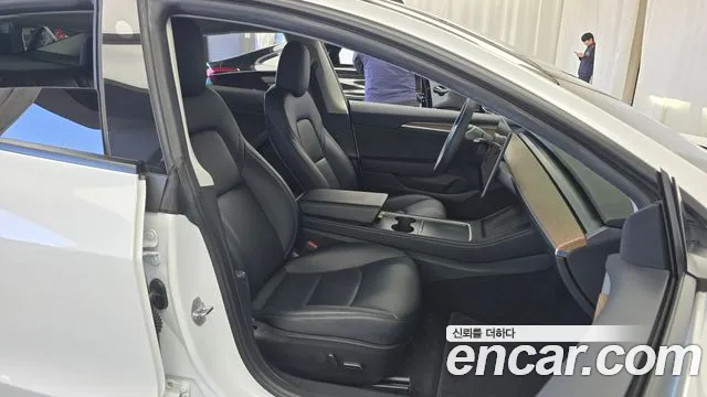 Tesla Model 3 — Фото автомобиля 16