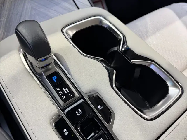 Lexus LM — Фото автомобиля 18