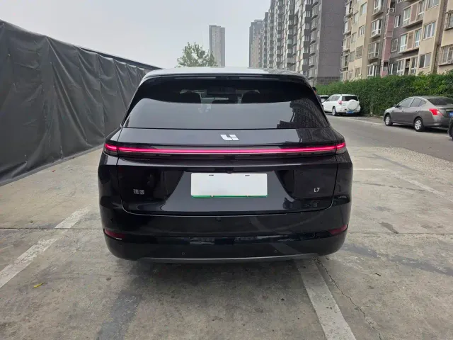 Li Auto L7 — Фото автомобиля 4