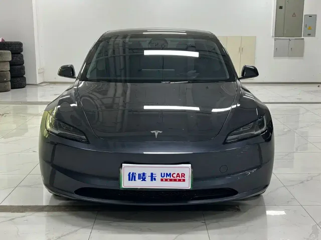 Tesla Model 3 — Фото автомобиля 2