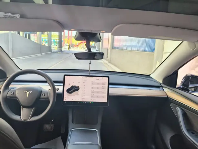 Tesla Model Y — Фото автомобиля 9
