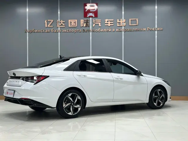 Hyundai Elantra — Фото автомобиля 12