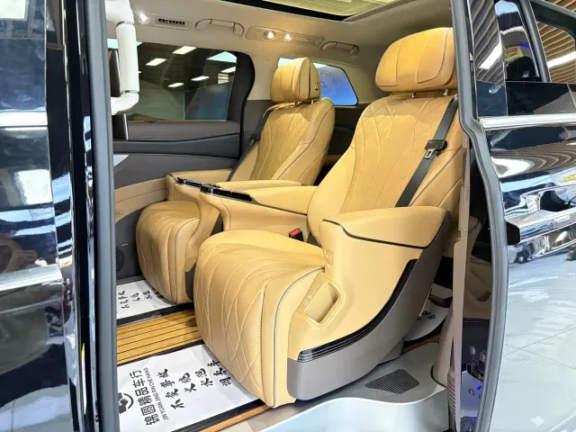 Denza D9 — Фото автомобиля 12