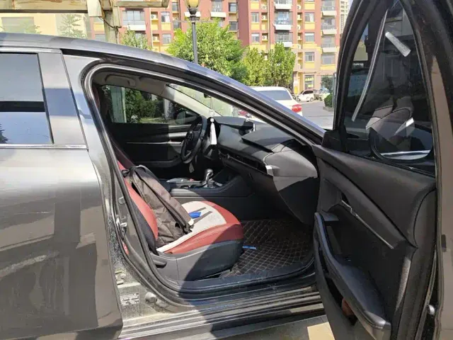 Mazda Axela — Фото автомобиля 8