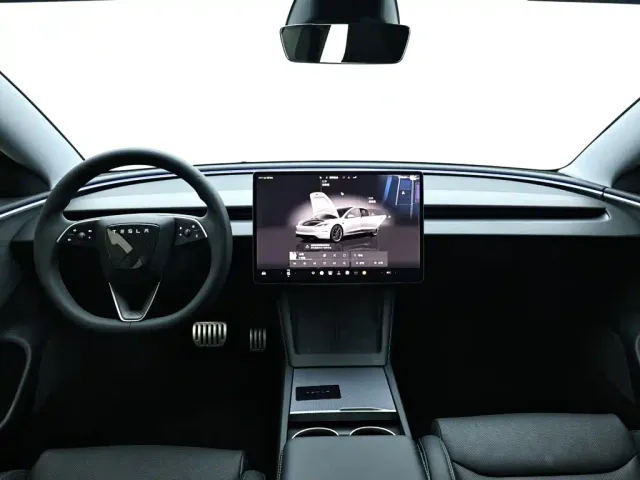 Tesla Model 3 — Фото автомобиля 16