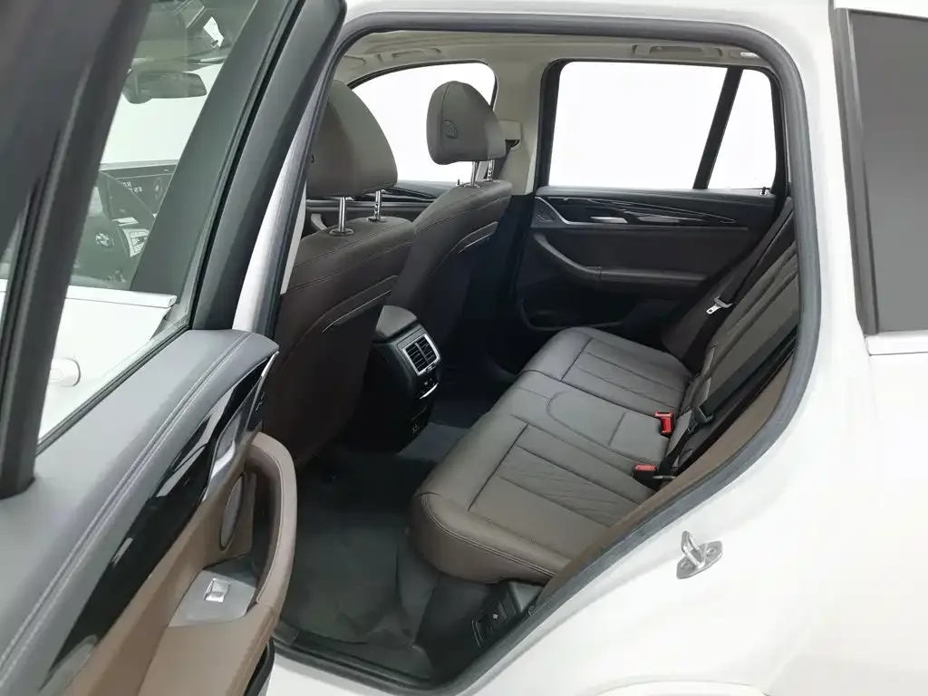 BMW BMW X3 2022 Facelift xDrive25i M Sport Package — Фото автомобиля 15