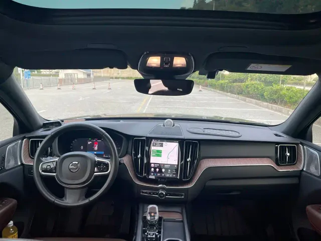 Volvo XC60 — Фото автомобиля 17