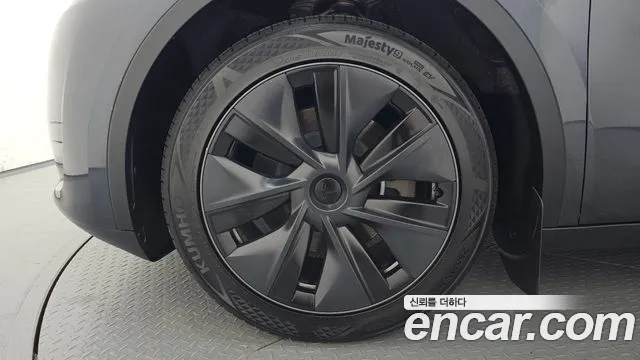 Tesla Model Y — Фото автомобиля 5