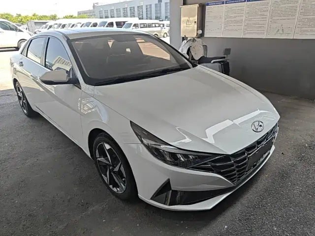 Hyundai Elantra — Фото автомобиля 21