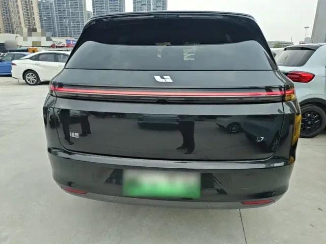 Li Auto L7 — Фото автомобиля 5