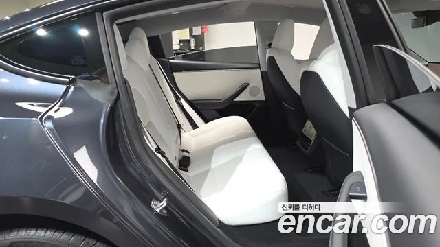 Tesla Model 3 — Фото автомобиля 4