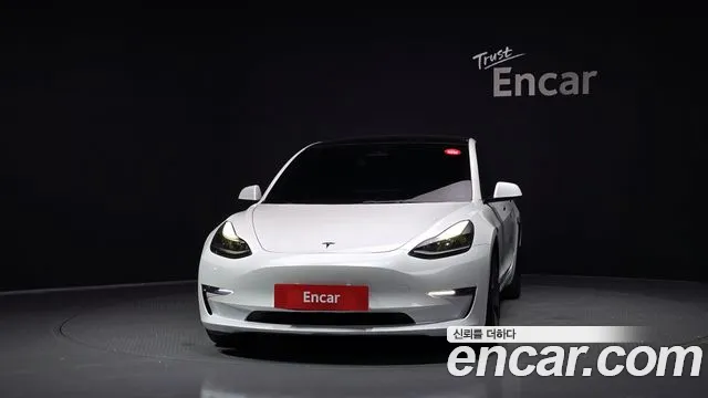 Tesla Model 3 — Фото автомобиля 3