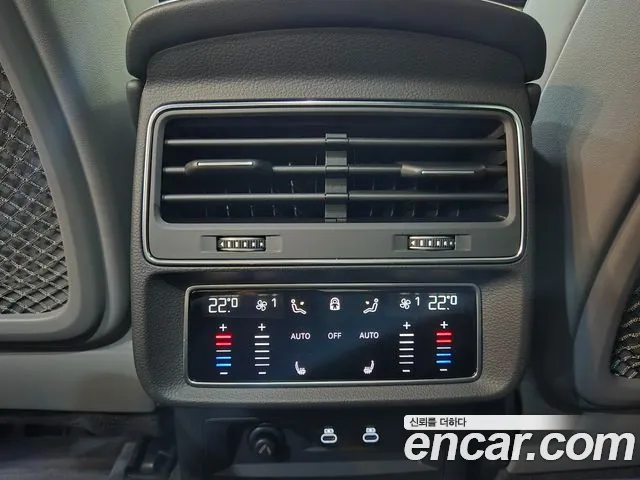 Audi Q8 55 TFSI quattro Premium — Фото автомобиля 17