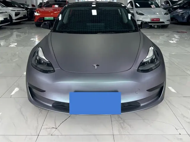Tesla Model 3 — Фото автомобиля 2