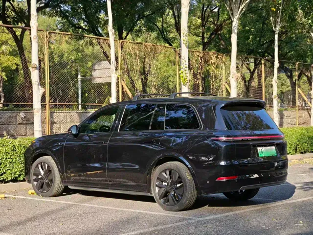 Li Auto L9 — Фото автомобиля 10