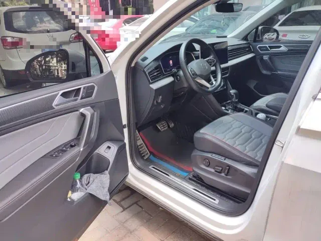 Volkswagen Tiguan L — Фото автомобиля 13