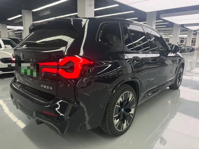 BMW iX3 — Фото автомобиля 18