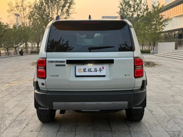 Toyota Prado — Фото автомобиля 6