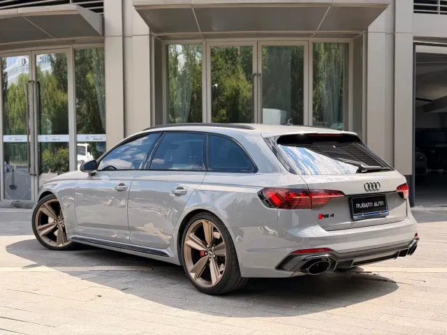 Audi RS 4 — Фото автомобиля 3
