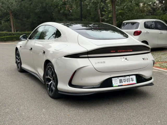 IM Motors L6 — Фото автомобиля 10