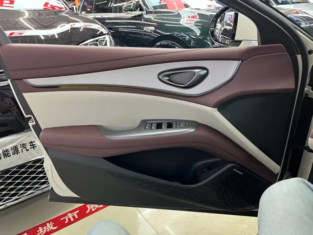 BYD Seal 07 DM-i — Фото автомобиля 14