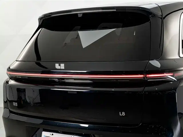 Li Auto L8 — Фото автомобиля 11
