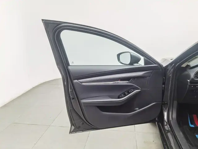 Mazda Axela — Фото автомобиля 8