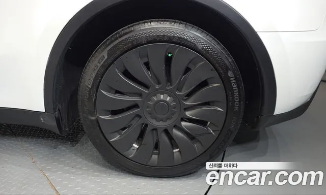 Tesla Model Y — Фото автомобиля 6