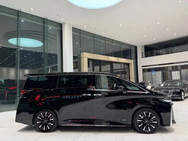 Toyota Vellfire — Фото автомобиля 14
