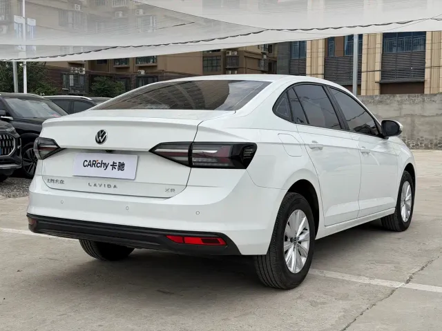 Volkswagen Lavida — Фото автомобиля 4