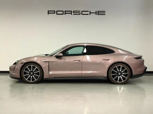 Porsche Taycan — Фото автомобиля 4
