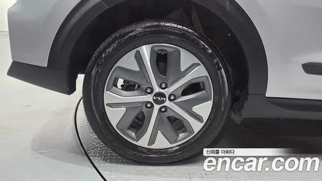 Kia Niro — Фото автомобиля 5