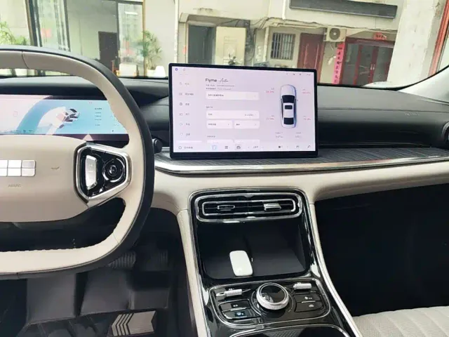 Geely Galaxy Stellar 6 — Фото автомобиля 12