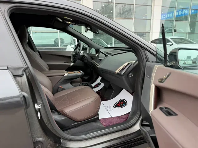 BMW iX — Фото автомобиля 12