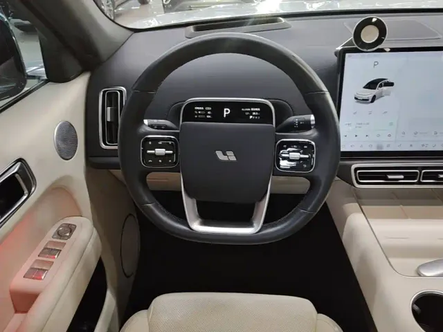 Li Auto L7 — Фото автомобиля 10