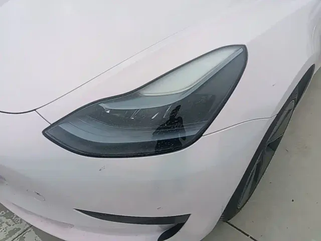 Tesla Model 3 — Фото автомобиля 23