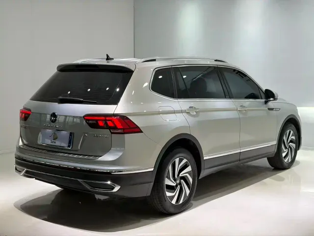 Volkswagen Tiguan L — Фото автомобиля 4