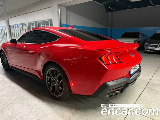 Ford Mustang — Фото автомобиля 6