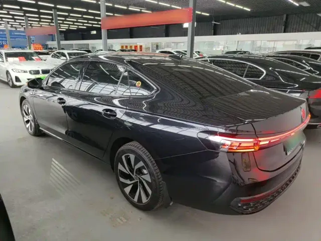 Volkswagen Passat — Фото автомобиля 4