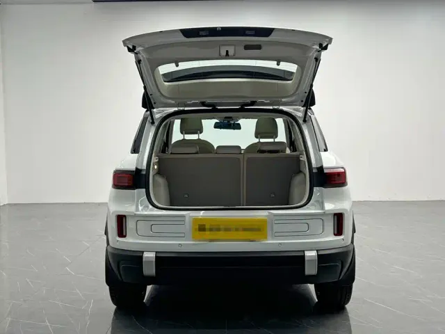 Geely ICON — Фото автомобиля 11