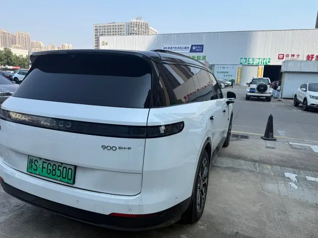 Lynk & Co 900 — Фото автомобиля 9