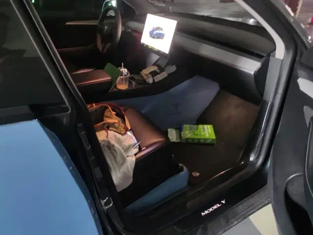 Tesla Model Y — Фото автомобиля 8