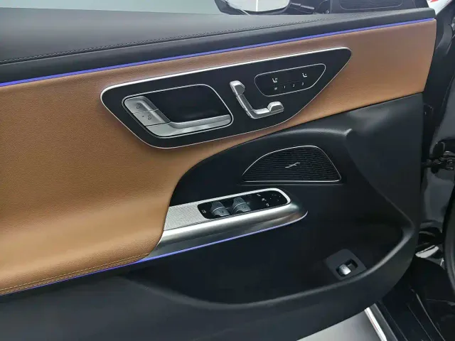 Mercedes-Benz E-Class — Фото автомобиля 11