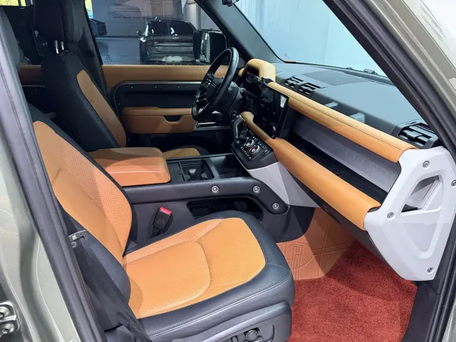 Land Rover Defender — Фото автомобиля 24