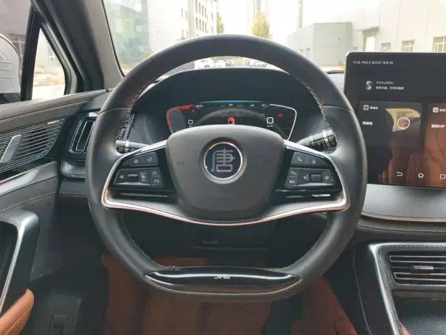 BYD Tang — Фото автомобиля 15