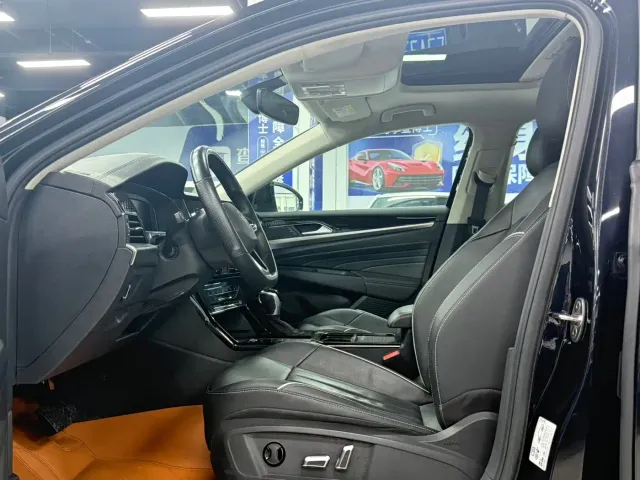 Volkswagen Passat — Фото автомобиля 16